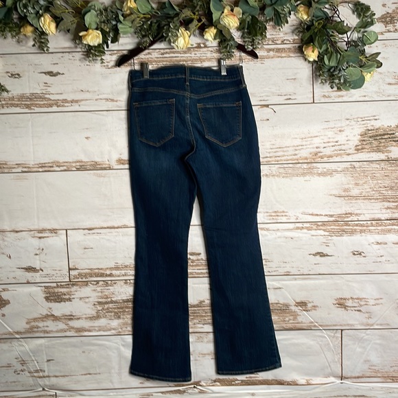 Women's Old Navy Curvy Mid Rise Size 6 Short Denim - Picture 3 of 3